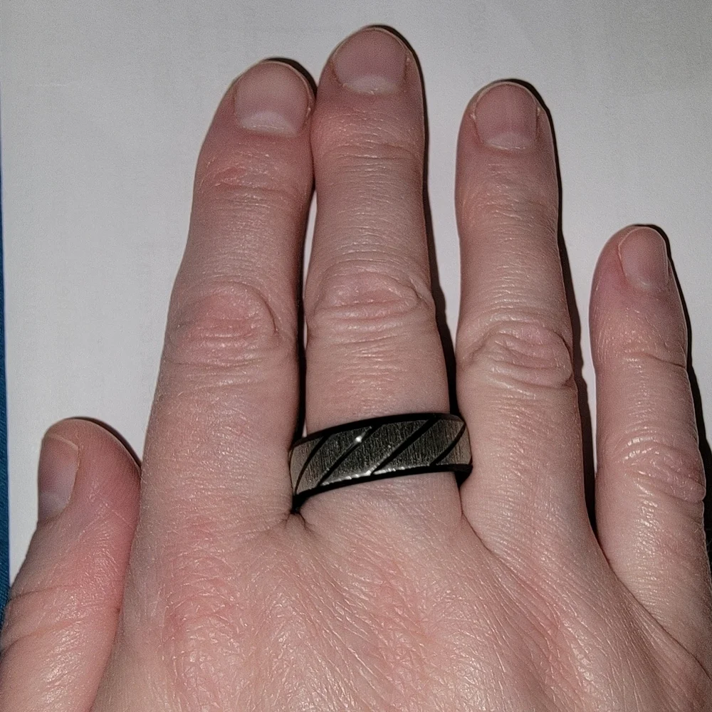 New Mens Black and Silver Band Ring.